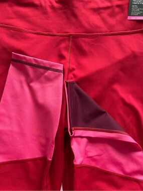 NWT-  GapFit High Compression Colour Block Leggings w. Blackout Technology.